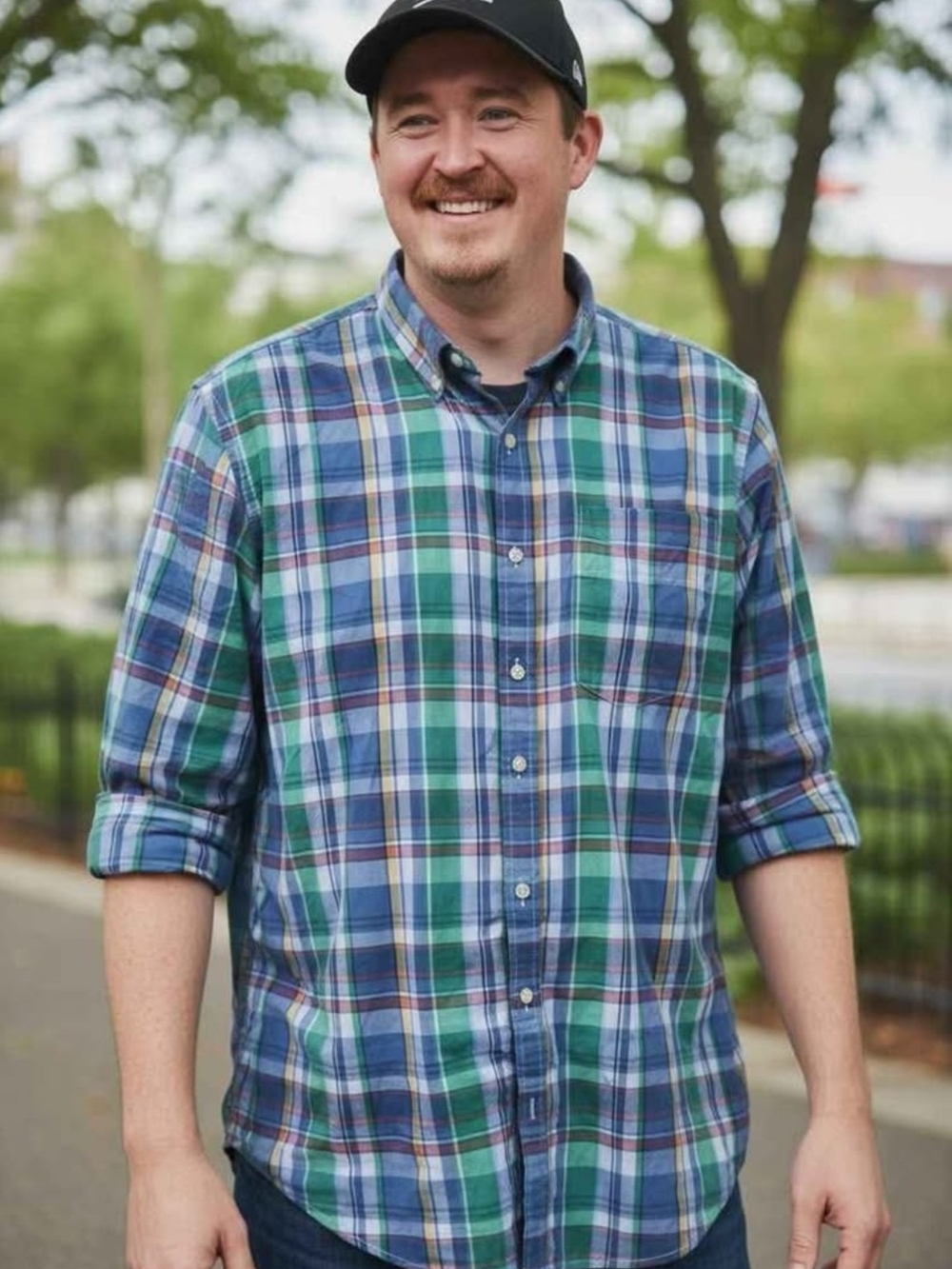 Old Navy. Men's Size XL. Purple/Green Plaid. Long-Sleeve Button Shirt.